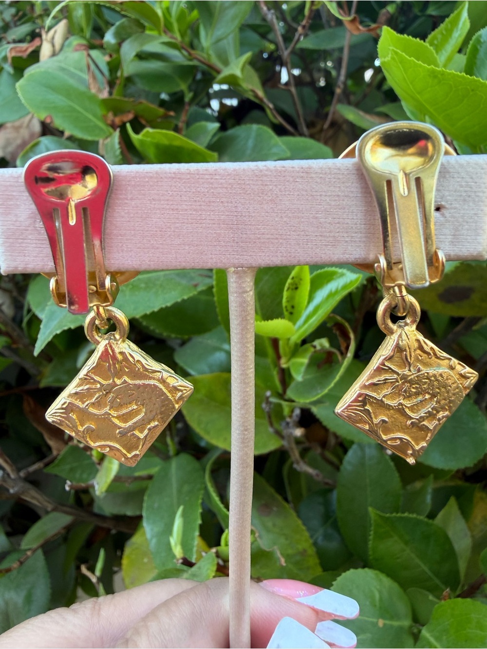 Salvatore Ferragamo Animal Motif Pearl Drop Earrings - Picture 6 of 8